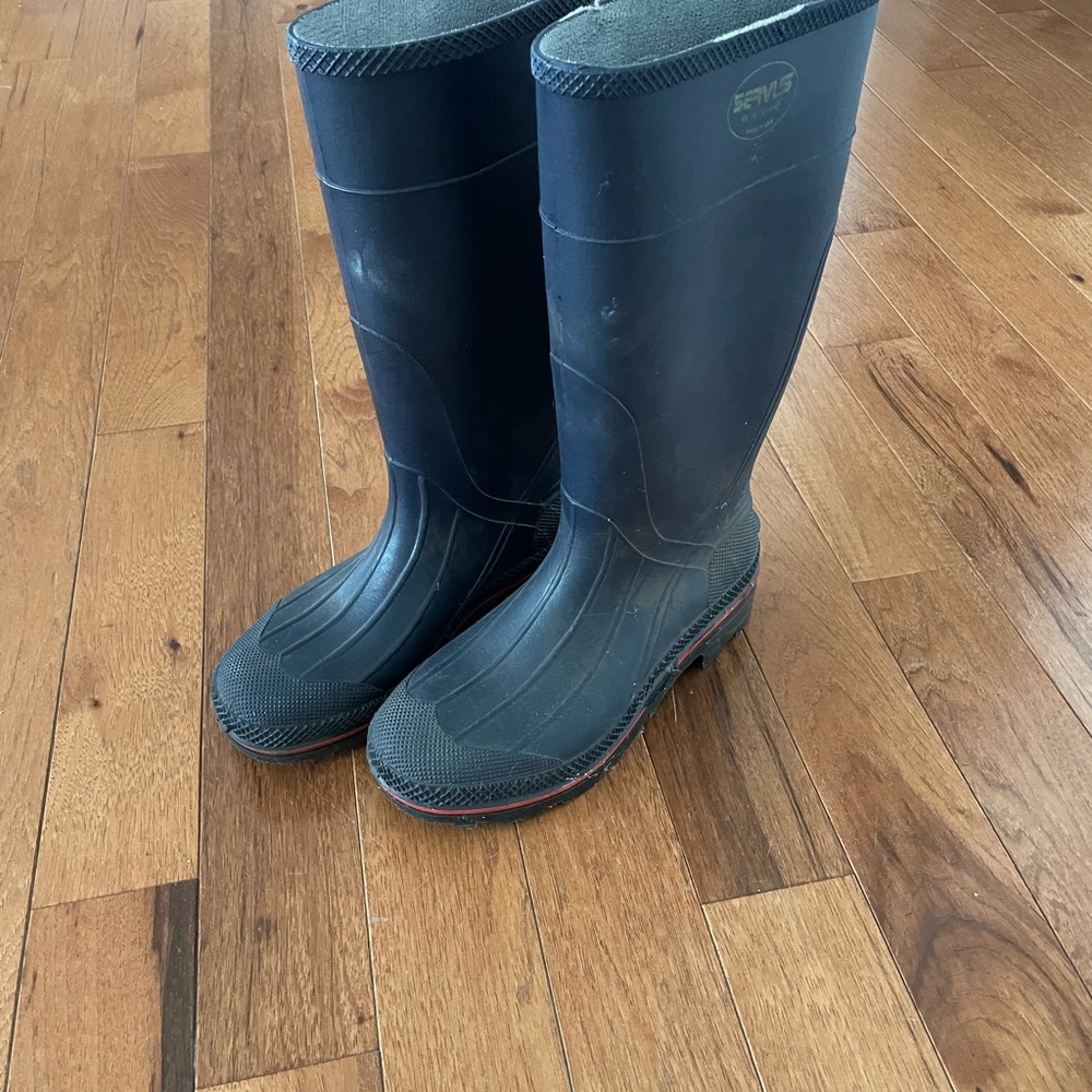 Cute rain boots size 9 for all weather